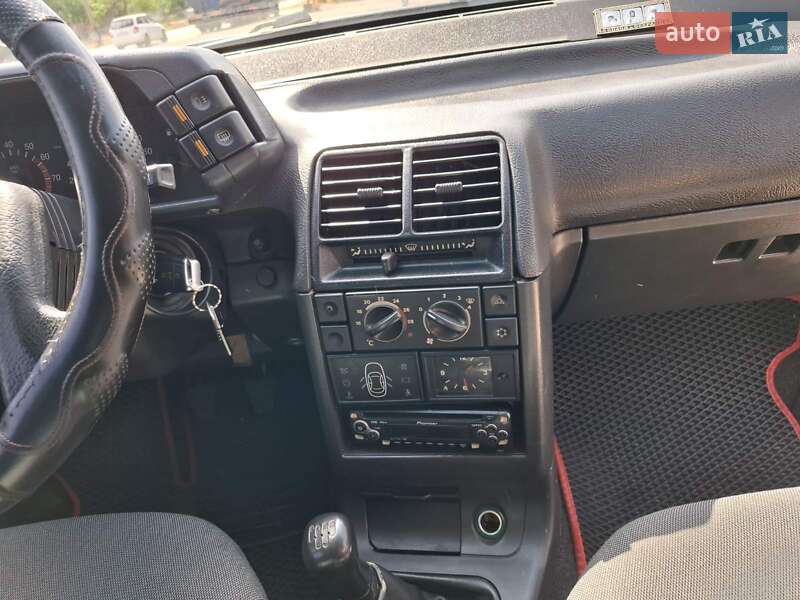 Седан ВАЗ / Lada 2110 2004 в Николаеве