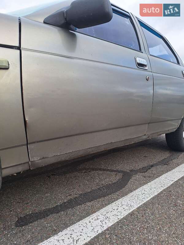 Седан ВАЗ / Lada 2110 2001 в Киеве