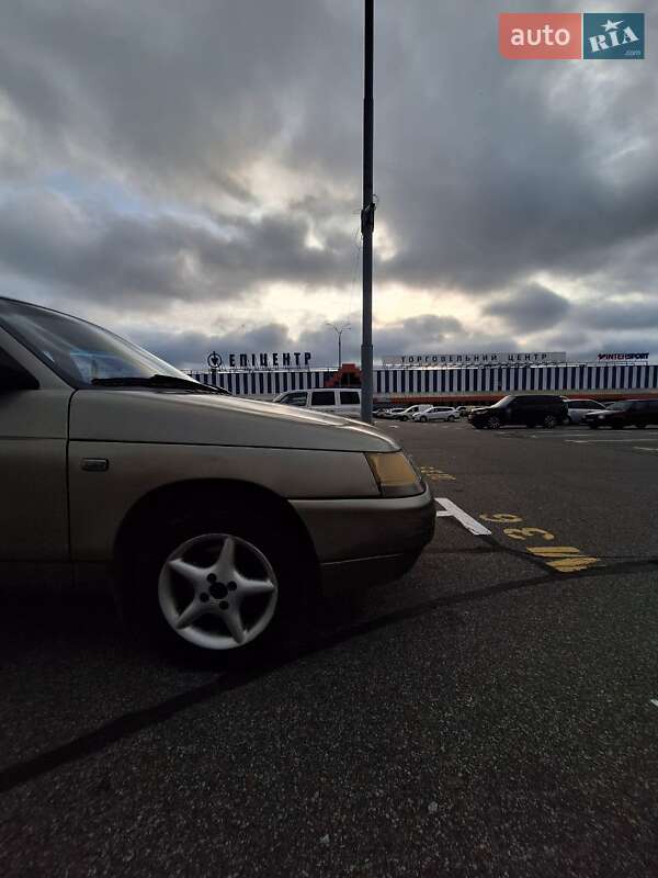 Седан ВАЗ / Lada 2110 2001 в Киеве