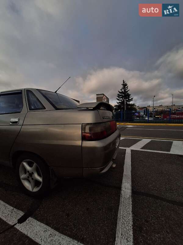 Седан ВАЗ / Lada 2110 2001 в Киеве