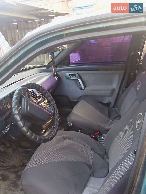 Седан ВАЗ / Lada 2110 2003 в Устиновке фото 9 Седан ВАЗ / Lada 2110 2003 в Устиновке