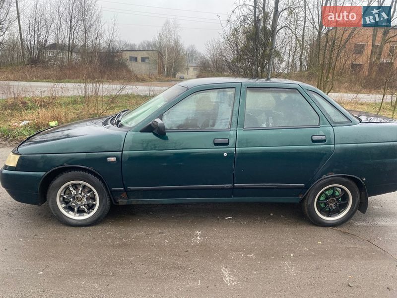 Седан ВАЗ / Lada 2110 2002 в Изяславе