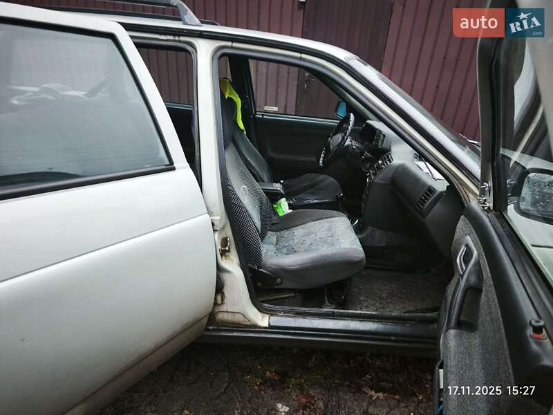Универсал ВАЗ / Lada 2111 2004 в Свессе