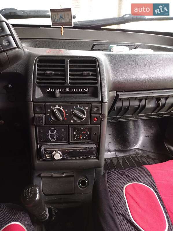 Хэтчбек ВАЗ / Lada 2112 2007 в Хусте