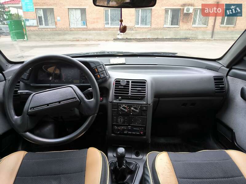 Хетчбек ВАЗ / Lada 2112 2008 в Чугуєві фото 8 Хетчбек ВАЗ / Lada 2112 2008 в Чугуєві