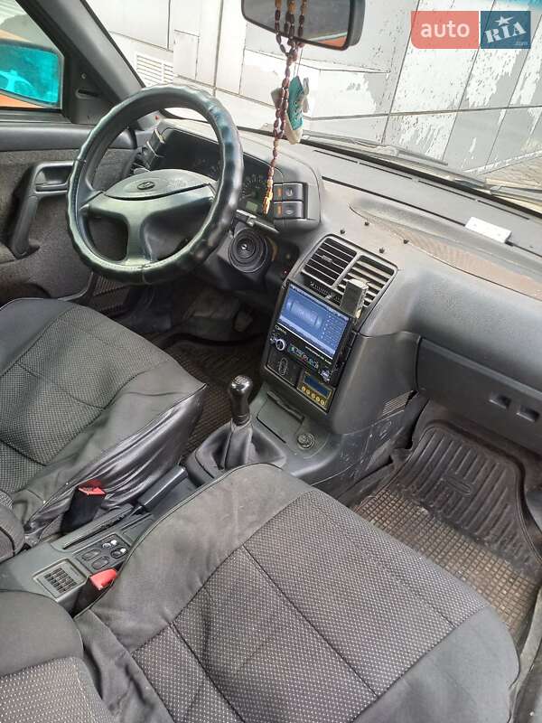 Хэтчбек ВАЗ / Lada 2112 2004 в Черкассах