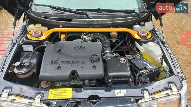 Хэтчбек ВАЗ / Lada 2112 2005 в Врадиевке