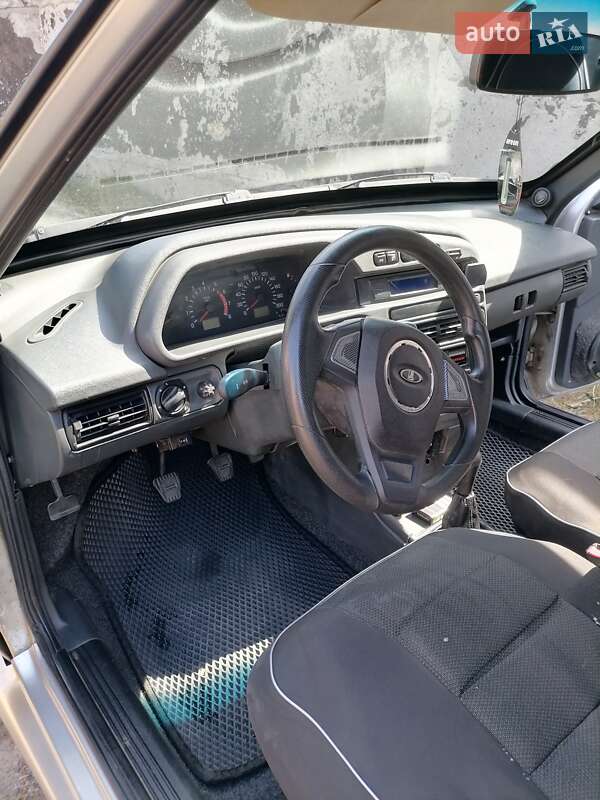 Хэтчбек ВАЗ / Lada 2113 Samara 2007 в Новоукраинке фото 5 Хэтчбек ВАЗ / Lada 2113 Samara 2007 в Новоукраинке