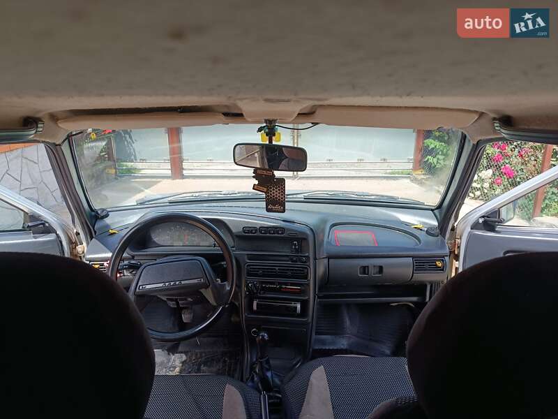 Хэтчбек ВАЗ / Lada 2113 Samara 2005 в Деражне фото 5 Хэтчбек ВАЗ / Lada 2113 Samara 2005 в Деражне