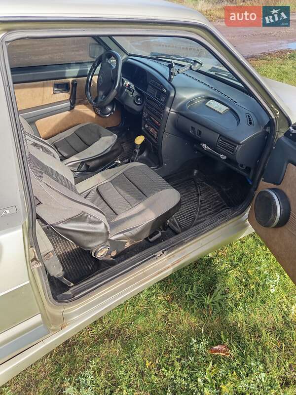 Хэтчбек ВАЗ / Lada 2113 Samara 2005 в Новом Буге