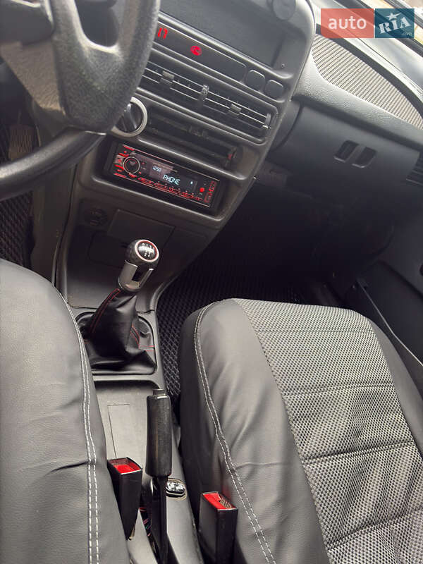 Хэтчбек ВАЗ / Lada 2113 Samara 2005 в Емильчине