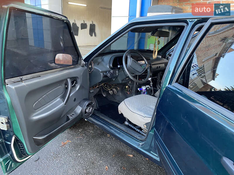 Хетчбек ВАЗ / Lada 2114 Samara 2004 в Гребінці