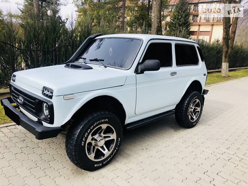 Позашляховик / Кросовер ВАЗ / Lada 2121 Нива 2008 в Сваляві