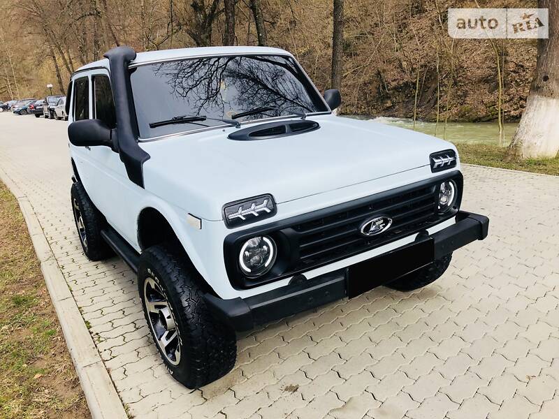 Позашляховик / Кросовер ВАЗ / Lada 2121 Нива 2008 в Сваляві