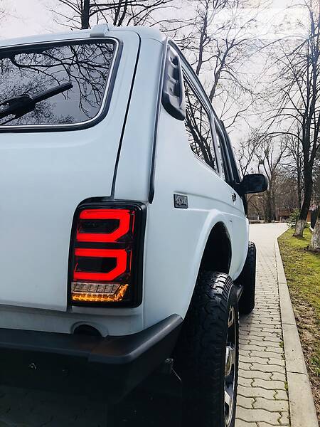 Позашляховик / Кросовер ВАЗ / Lada 2121 Нива 2008 в Сваляві