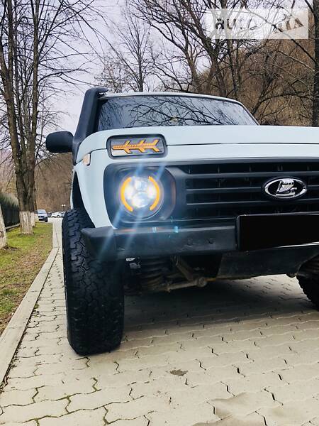 Позашляховик / Кросовер ВАЗ / Lada 2121 Нива 2008 в Сваляві