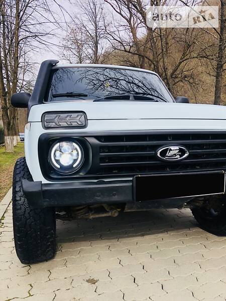 Позашляховик / Кросовер ВАЗ / Lada 2121 Нива 2008 в Сваляві