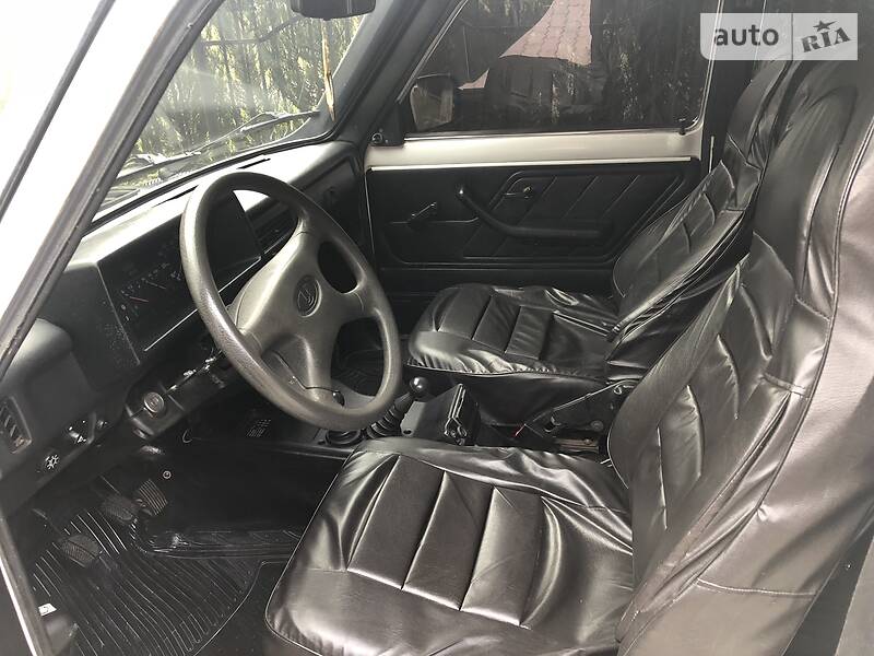 Позашляховик / Кросовер ВАЗ / Lada 2121 Нива 2008 в Сваляві