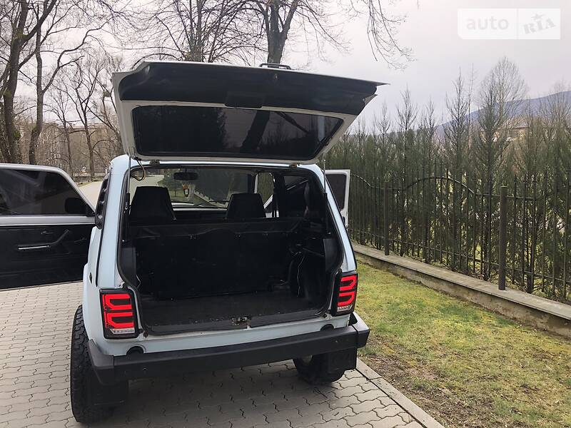 Позашляховик / Кросовер ВАЗ / Lada 2121 Нива 2008 в Сваляві