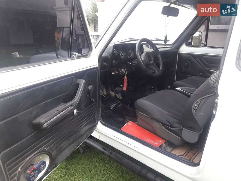 Позашляховик / Кросовер ВАЗ / Lada 2121 Нива 1990 в Чорткові
