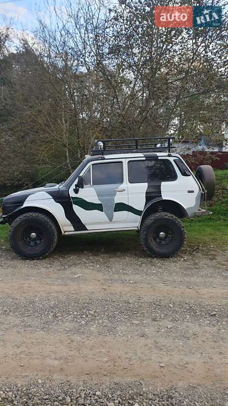 Позашляховик / Кросовер ВАЗ / Lada 2121 Нива 1988 в Чернівцях