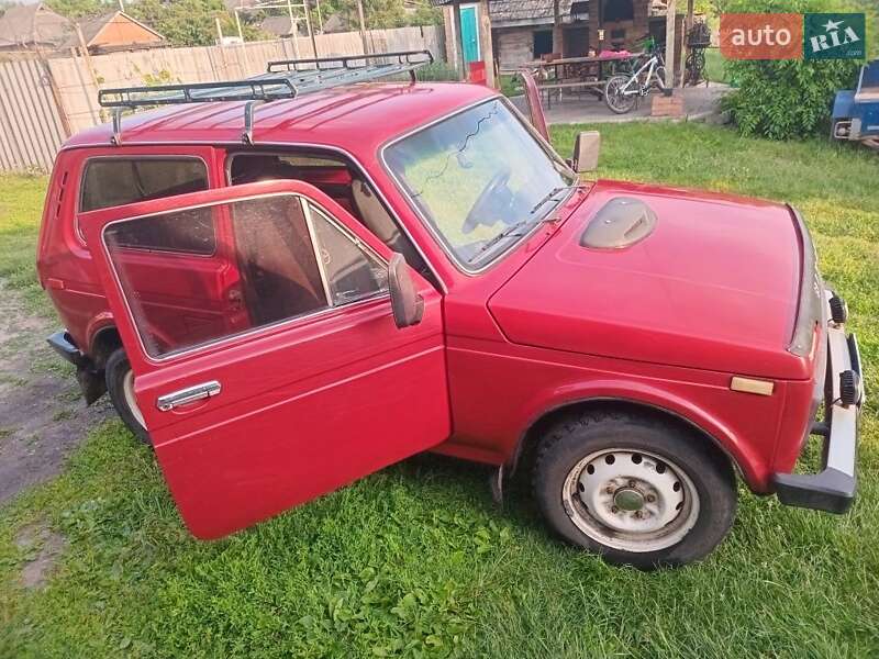 Позашляховик / Кросовер ВАЗ / Lada 2121 Нива 1990 в Лубнах