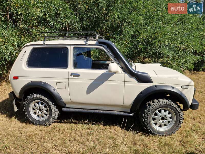Позашляховик / Кросовер ВАЗ / Lada 2121 Нива 1990 в Чернівцях