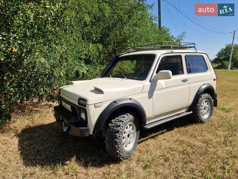 Позашляховик / Кросовер ВАЗ / Lada 2121 Нива 1990 в Чернівцях