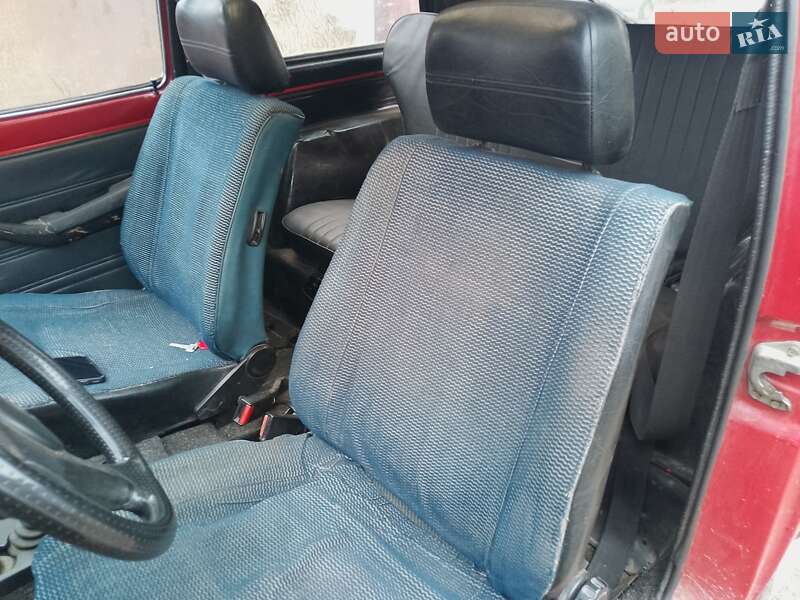 Внедорожник / Кроссовер ВАЗ / Lada 2121 Нива 1993 в Шостке