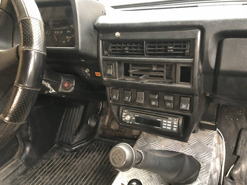 Внедорожник / Кроссовер ВАЗ / Lada 21213 Niva 2002 в Шумске