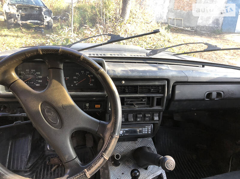 Внедорожник / Кроссовер ВАЗ / Lada 21213 Niva 2002 в Шумске
