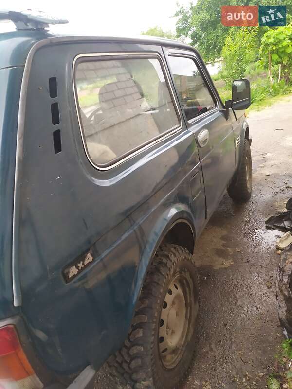 Внедорожник / Кроссовер ВАЗ / Lada 21213 Niva 2004 в Путивле