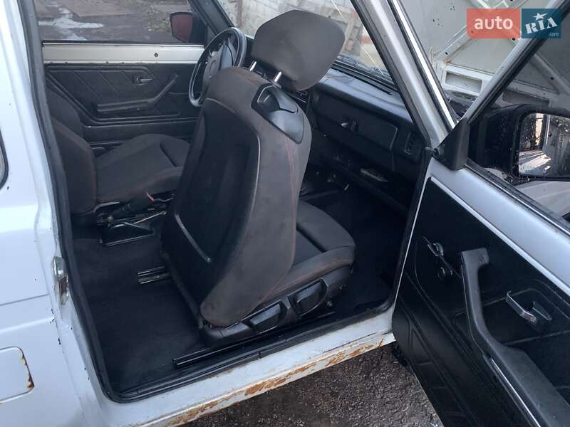 Позашляховик / Кросовер ВАЗ / Lada 21213 Niva 2003 в Макарові