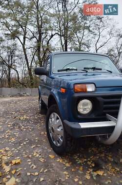 Позашляховик / Кросовер ВАЗ / Lada 21213 Niva 2002 в Срібному