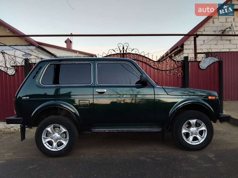 Внедорожник / Кроссовер ВАЗ / Lada 21213 Niva 2004 в Захарьевке
