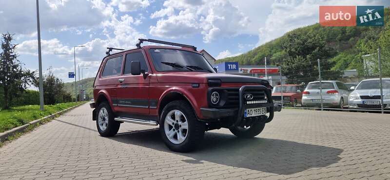 Внедорожник / Кроссовер ВАЗ / Lada 21213 Niva 2004 в Мукачево