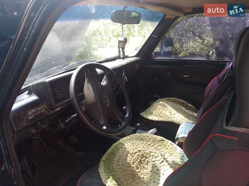 Позашляховик / Кросовер ВАЗ / Lada 21213 Niva 2002 в Шишаках