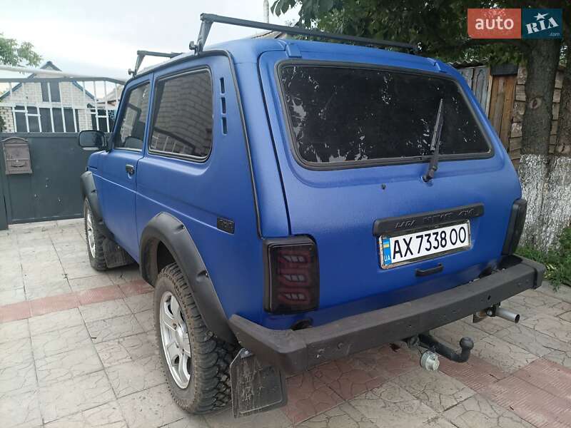 Внедорожник / Кроссовер ВАЗ / Lada 21213 Niva 2004 в Изюме