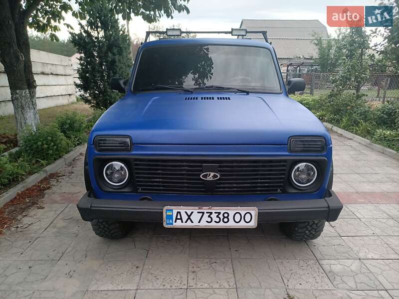 Внедорожник / Кроссовер ВАЗ / Lada 21213 Niva 2004 в Изюме