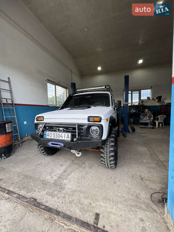 Позашляховик / Кросовер ВАЗ / Lada 21213 Niva 2005 в Ужгороді