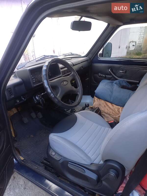 Внедорожник / Кроссовер ВАЗ / Lada 21213 Niva 2005 в Житомире фото 2 Внедорожник / Кроссовер ВАЗ / Lada 21213 Niva 2005 в Житомире