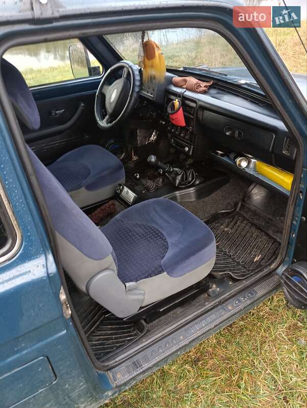 Внедорожник / Кроссовер ВАЗ / Lada 21213 Niva 2002 в Новгород-Северском