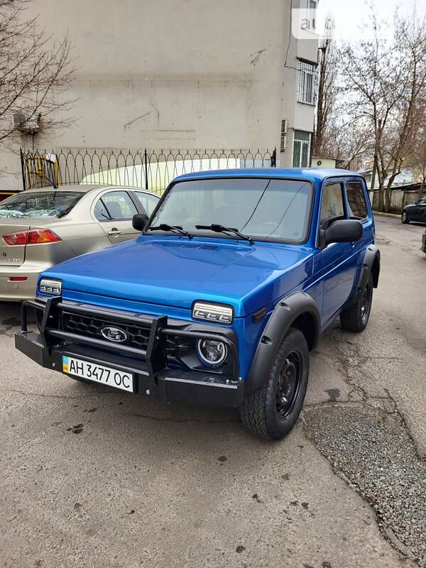 Внедорожник / Кроссовер ВАЗ / Lada 21214 / 4x4 2014 в Покровске