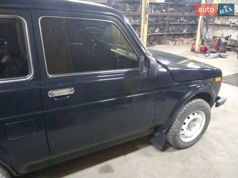 Позашляховик / Кросовер ВАЗ / Lada 21214 / 4x4 2011 в Немирові