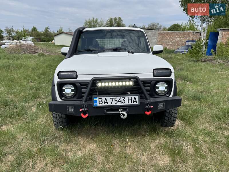 Позашляховик / Кросовер ВАЗ / Lada 21214 / 4x4 2008 в Умані