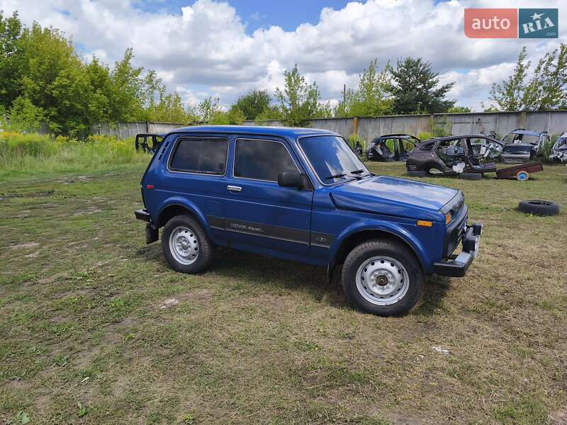 Позашляховик / Кросовер ВАЗ / Lada 21214 / 4x4 2010 в Сумах