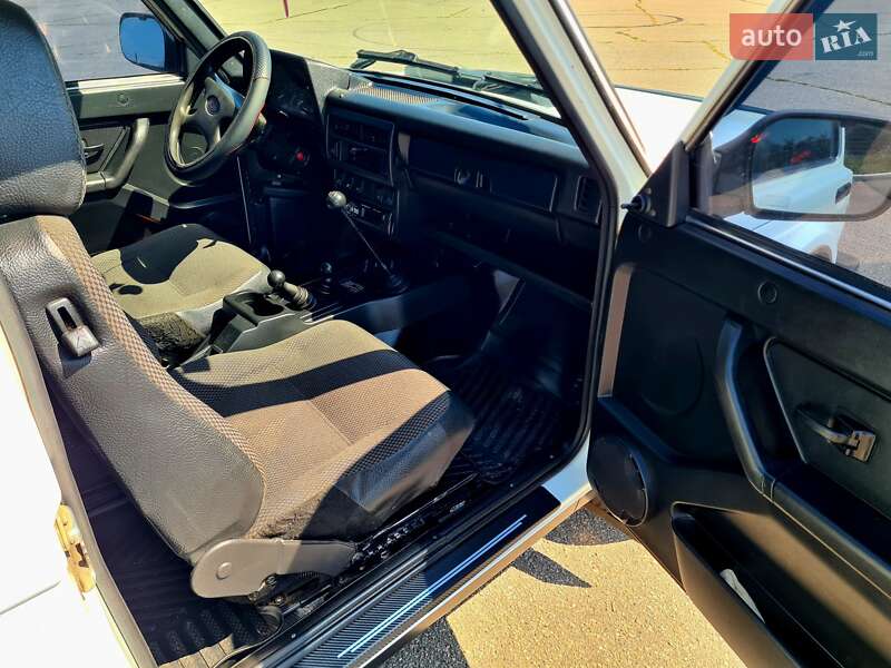 Внедорожник / Кроссовер ВАЗ / Lada 21214 / 4x4 2017 в Харькове