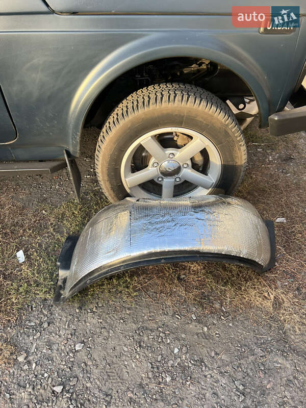 Внедорожник / Кроссовер ВАЗ / Lada 21214 / 4x4 2007 в Конотопе