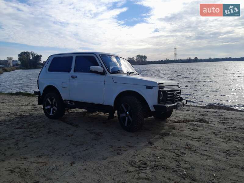 Внедорожник / Кроссовер ВАЗ / Lada 21214 / 4x4 2003 в Березане