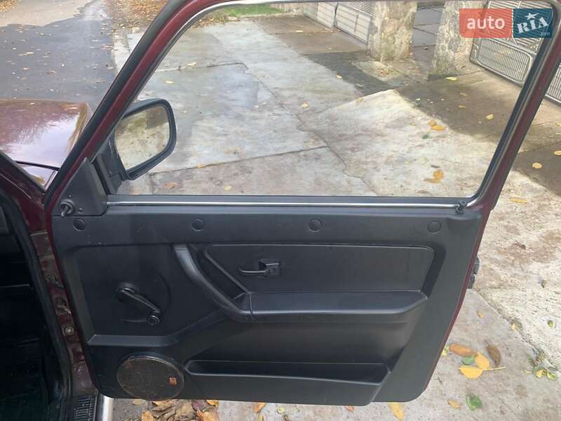 Позашляховик / Кросовер ВАЗ / Lada 21214 / 4x4 2013 в Лохвиці